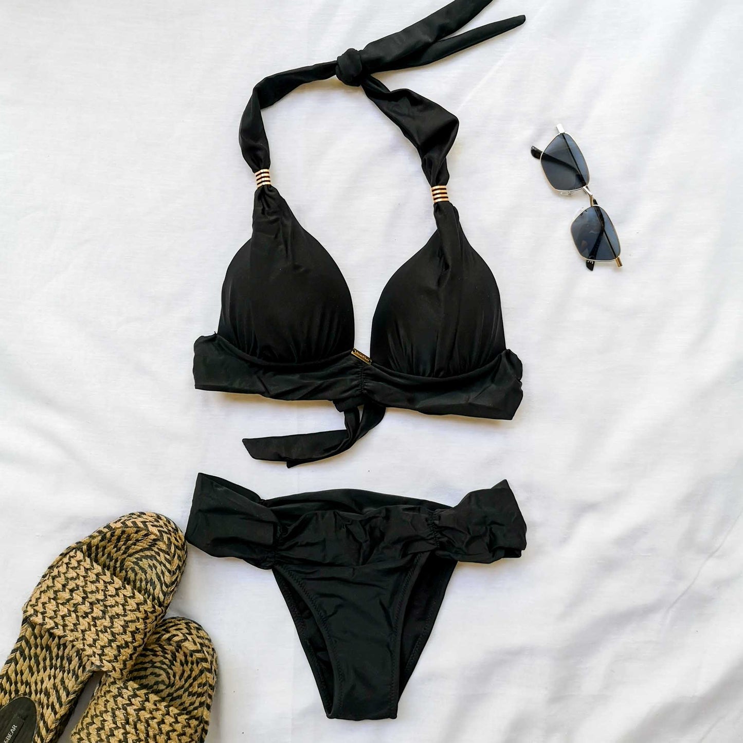 SWI-077 Μαγιό μπικίνι τριγωνάκι μαύρο με μεταλλικές λεπτομέρειες