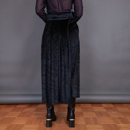 VIN-SKI-32933 Vintage βελουτέ παντελονόφουστα με πιέτες μαύρη XL